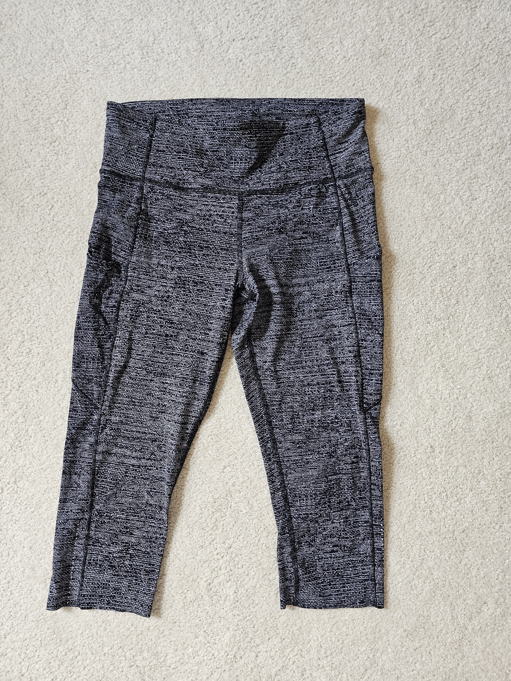 Lululemon Fast + Free Crop II Nulux Leggings in Salt Alpine White Black / Sz 10
